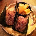 カフェ 百音 - おにぎり２個（小鉢付き）　４５０円