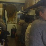 朝漁亭 丼 - 日曜お昼13時半ごろ満員でした。