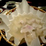 とらふぐ亭 - 紙のお皿で「ふぐ」を煮ます。