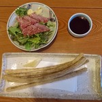 天然ラドン温泉とお宿とお食事 神楽門前湯治村 - 牛蒡スティック
            馬刺し