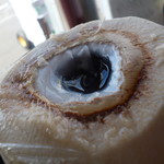 South Melbourne Market - ココナッツはペットボトルじゃないのが楽しいね