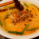 上海華龍 - 坦々麺