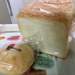 ブーランジェリー イノウエ - 角食パンと桜あんぱん