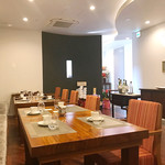 Restaurant Cinq - 店内に入るとゆったり