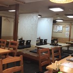 居酒屋とりあえず - 座敷と別にテーブル席もご用意しています。