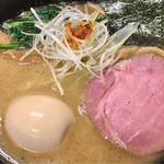 麺処 有彩 - 私が頼んだこってりの「豚骨鶏魚介らぁめん・味玉付」！！