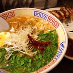 いせのじょう - 胡麻とニラの辛口ラーメン