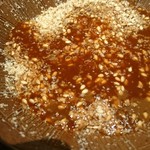 とんかつ 濵かつ - ゴマ＋秘伝でこんな感じキャベツもこれで頂きますｗ