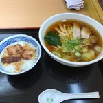 ラーメン居酒屋 はんぐりら - ラーメン・ミニチャーシュー丼