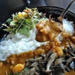 カレー屋 香助 - [料理] きのこ海老カレー ひと口大 アップ♪ｗ
