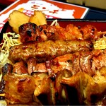 Motsuyaki Butaichi - ランチ名物「やきとん重７８０円」スープ小鉢２つ付きです♪