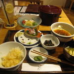 丸水 道後店 - 宇和島鯛めし。あまりに美味しそうだったので、うっかり写真を撮る前に養殖鯛の刺身で1杯食べちゃいましたw