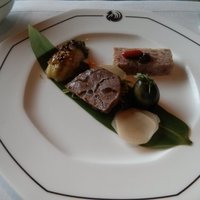 ヘイフンテラス - 黒酢風味の豚肉の煮こごり、牛スネ肉の香料煮とザーサイ、ウズラの玉子のピータン、ナスのプラムソース