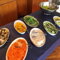 ラ･スコリエーラ - 地中海式サラダバーの一部。生野菜も新鮮で美味！