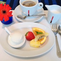 ラ･スコリエーラ - 食後のコーヒーと、サービスしていただいたデザート。