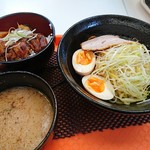 帯広豚丼・つけ麺 甚平 - 