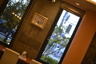 Kitchen cafe EN - 外の見える窓側の席も人気！