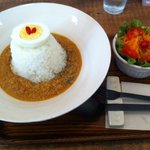 キーマカレーとサラダ