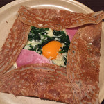 ブレッツ・カフェ・クレープリー - コンプレットエピナール（卵とハムとほうれん草）