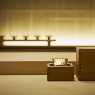 请享受与适合江户前寿司的美酒的完美结合。