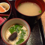赤坂あじさい - 滑子と豆腐とワカメの味噌汁に茶碗蒸し