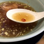 麺屋 つるる - なぜか相方の醤油ラーメンのスープに（笑）
