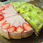 Happy likeaHONEYBEE - 苺たっぷりロータルト、キウイとバナナのフローズンタルト