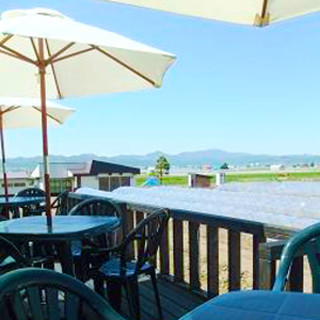 "40 Terrace Seats Available ◆ Enjoy Your Meal While Taking in the Stunning Views of Furano"