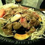 ヂンギスカン鍋に盛られた料理