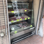 再来 - 店頭では各種マグロを販売しておられます。
      高知県柏産の本まぐろの頭が1,300円税込です。