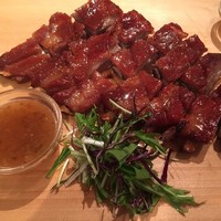 上海料理 四季陸氏厨房 - ・鶏肉の照り焼きみたいな料理
                  かなり甘い。タレもあるけどタレは更に甘い。
                  中国の中でも上海料理は味付けが甘いらしい。