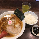 淡成らー麺とごはん(小)