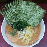横浜ラーメン 町田家 - ラーメン720円麺硬め。海苔増し100円。