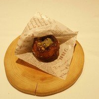 ラ ペ - オードブル3品目: 豚肉の内臓のパイ包み・リンゴジャム添え