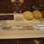 リストランテASO - ドルチェ　３種類のジェラート：氷の台座の上に飾られています