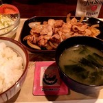 T’s BOY - 豚バラ玉葱生姜焼定食　780円　お冷以外は病院っぽいの