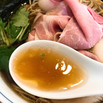 中華そば 四つ葉 - スープ
