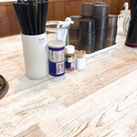 中華そば 四つ葉 - テーブル