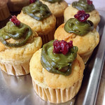 Happy likeaHONEYBEE - アボカドクリームマフィン@クランベリーが主張してまるでメインに(笑)