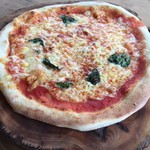 ログ - マルゲリータピザ　980円