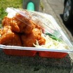 あさひや - 蓋の意味が無いくらいのボリュームある唐揚げ。