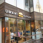 UMAMI BURGER - すっきりモダンな店1