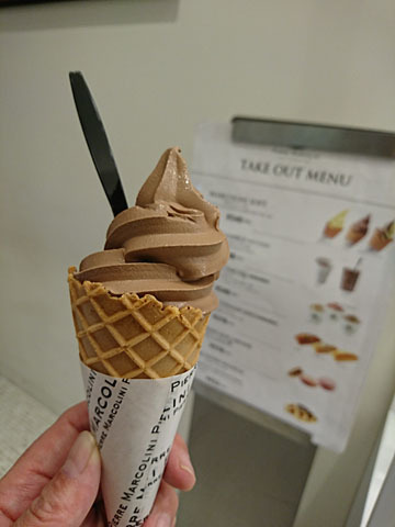 『濃厚チョコレートのソフトクリーム』by chineko : ピエールマルコリーニ 新宿店 （PIERRE MARCOLINI） - 新宿