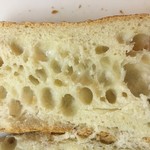 ル・グルニエ・ア・パン - 良いバゲットの気泡には光沢がある