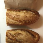 ル・グルニエ・ア・パン - 上:数日前のもの　下:ジブリール氏