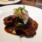 欧風バル・マザン - 若鶏の赤ワインソース煮込(980円)