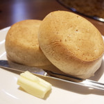 欧風バル・マザン - ランチのアニスシードの自家製パン