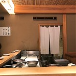 日本橋海鮮丼 つじ半 - 店内イメージ