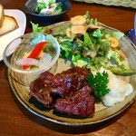 ジャム cafe 可鈴 - スペアリブ黒胡椒煮込(マッシュポテト付き)とグリーンサラダ