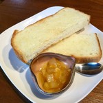 ジャム cafe 可鈴 - パンを選択。今日の手作りジャムはりんごでした。